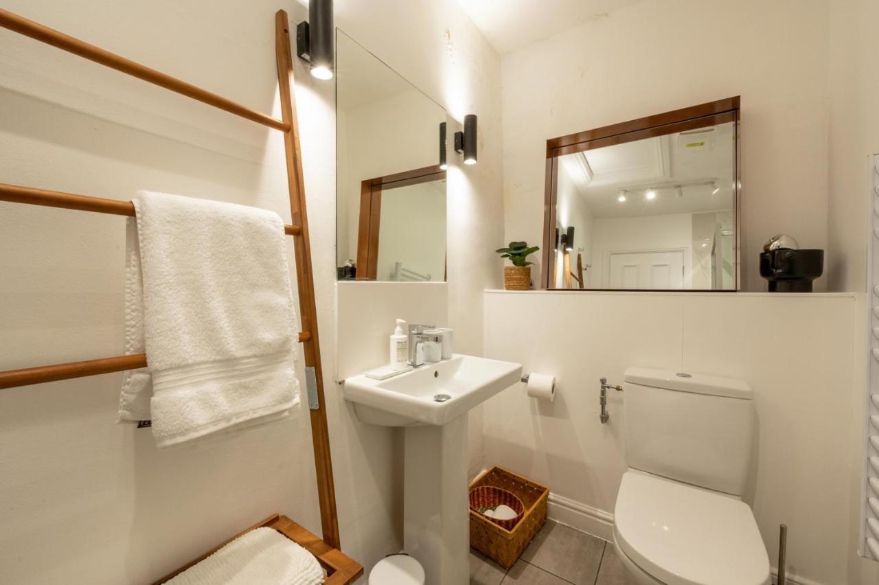 Contemporary Apartment On The Historic Rows 切斯特 外观 照片